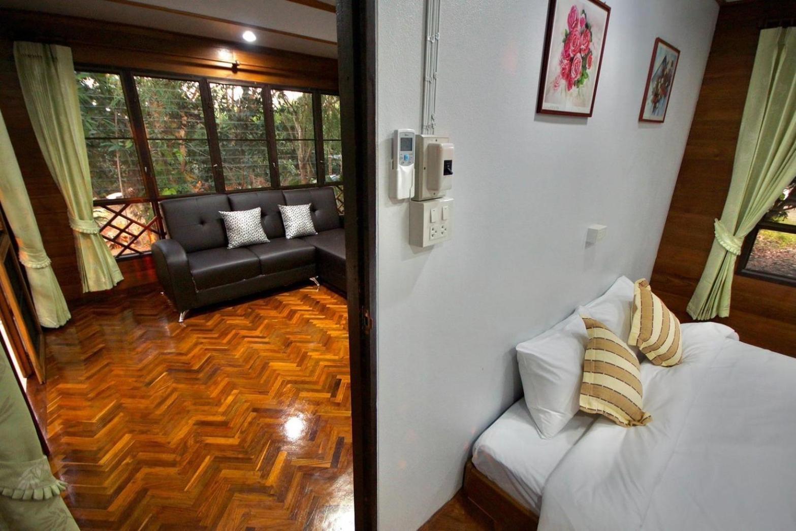 Apartamento เรือนสารภี Phrae Exterior foto